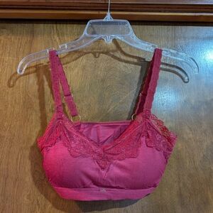 NWT S/M Jady K Ribbed Bralette With Lace Detail